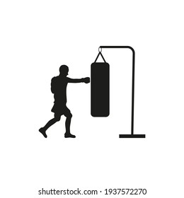 hombre practicando boxeo con bolsa sobre fondo blanco