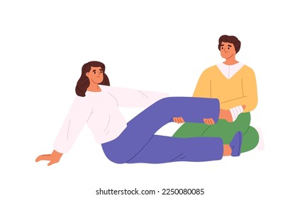 Homme mettant des bandages sur le pied de la femme après un accident de blessure, de déformation ou de traumatisme de la jambe cassée. Pied de séparation masculin pour la procédure de transport lors de la formation aux premiers soins. Illustration vectorielle à plat de dessin animé