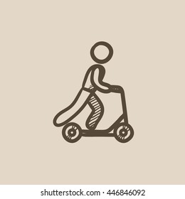 Icono de boceto vectorial patada de montar de hombre aislado en el fondo. Dibujo a mano Hombre montando patada icono de la motocicleta. Icono de boceto de patinaje sobre patines para infografía, sitio web o aplicación.