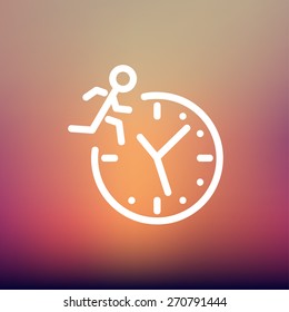 Hombre corriendo en tiempo icono línea delgada para web y móvil, moderno diseño minimalista plano. Icono blanco vectorial en el fondo de malla gradiente.