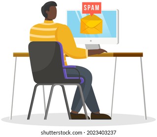 El hombre envía correos basura. Aparecerá una ventana de advertencia en la pantalla del portátil. Concepto de virus, piratería, hackeo y seguridad. Protección de correo electrónico, software antimalware. Correo electrónico de la correspondencia publicitaria