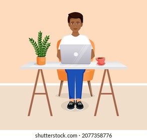 El hombre se sienta en una mesa, trabaja en una computadora en casa. Trabajo a distancia, freelance, oficina en el hogar, programación, capacitación. Interior acogedor. Ilustración del vector