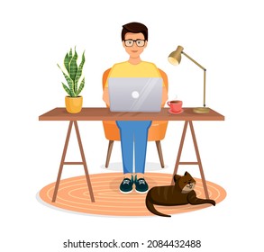 El hombre se sienta en una mesa, trabaja en una computadora en casa. Trabajo a distancia, freelance, oficina en el hogar, programación, capacitación. El interior es acogedor y está decorado con un gato. Ilustración del vector