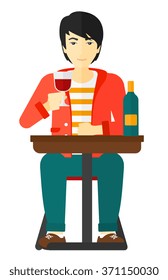 Hombre sentado en el bar.