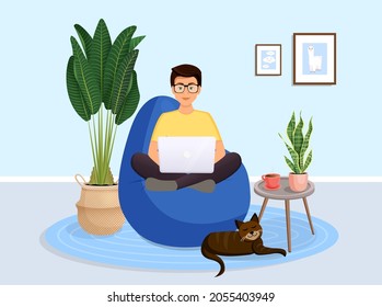 Der Mensch sitzt zu Hause auf einem Bohnensackstuhl auf einem Laptop. Remote-Arbeit, Büro zu Hause, Programmierung, Freelance. Lernen Sie zu Hause in Quarantäne. Vektorgrafik. Gemütliches Interieur mit Katze