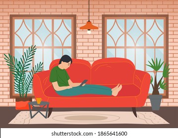 Hombre sentado en el sofá de casa y correspondencia navegando por Internet. Carácter masculino comunicándose a través de la red en el tablet. Adicción a gadgets digitales de comunicación de redes sociales