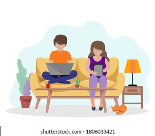 hombre sentado en un sofá con una laptop y mujer ocupada con su vector de ilustración de tablet