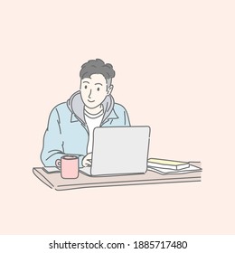 Hombre sentado y usando computadora portátil