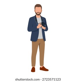 Um homem de pé e usando seu celular em um simples fundo branco