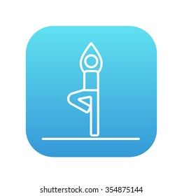Mann, der in Yoga Baum Pose Symbol für Web-, Mobil-und Infografiken. Vektorweißes Symbol auf dem blauen Farbverlauf-Quadrat mit abgerundeten Ecken einzeln auf weißem Hintergrund.