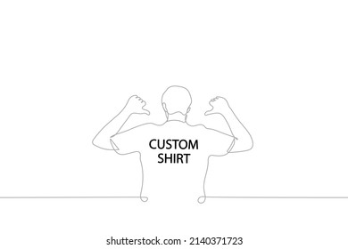 hombre de pie en camisa con la inscripción "camisa personalizada" - un vector de dibujo de una línea. concepto de compra en línea, servicio de camisetas personalizadas 