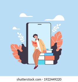 Personaje estudiantil leyendo libro digital en línea. Concepto de educación virtual en línea. Ilustración de diseño gráfico plano de dibujos animados
