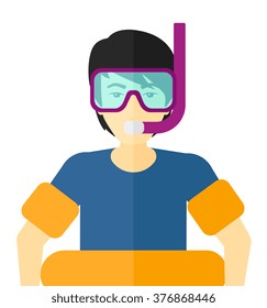 Homem com equipamento de natação.