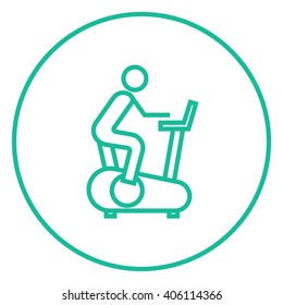 Man trainiert auf dem Trainingsrad Linie Symbol.
