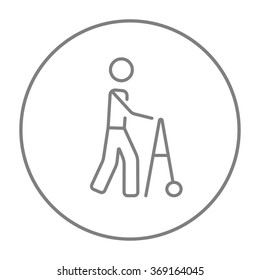 Hombre con un icono de línea de caminante.