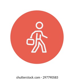 Man geht mit einem dünnen Leinensymbol für Web- und mobile minimalistische flache Design. Vektorweißes Symbol im roten Kreis.