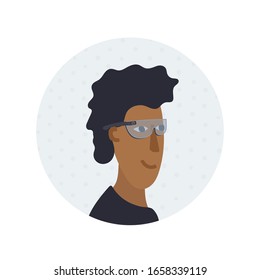 Hombre con gafas de Realidad Aumentada con cámara lateral. Sticker circular o ilustración vectorial plana de icono para el proyecto de usabilidad de la tecnología moderna en futuras presentaciones de gadget o aplicaciones web.