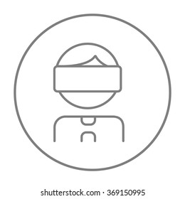 Hombre con un icono de titular de realidad virtual.