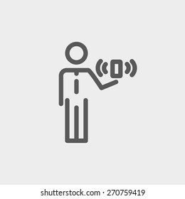 Línea delgada de icono de señal de hombre e inalámbrico para diseño plano de web y móvil, minimalista moderno. Icono vector de gris oscuro sobre fondo gris claro.