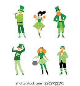 Hombre y mujer con traje verde festivo celebrando el juego de vectores de San Patricio