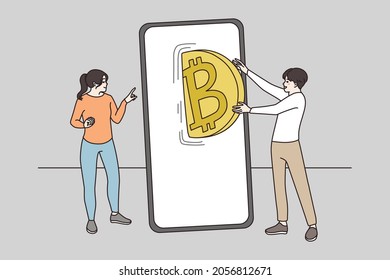 Hombre y mujer transfieren bitcoin usando la aplicación en un smartphone. La gente que trabaja con criptodivisa en el mercado de valores por teléfono móvil. Cripto, dinero virtual. Ilustración vectorial plana.