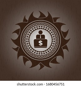 Mann, der an einem Computersymbol im Holzemblem arbeitet. Jahrgang.