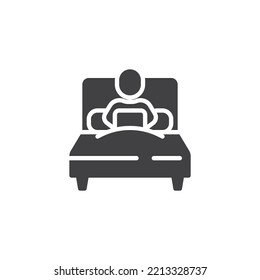 Hombre trabajando en un portátil en el icono del vector de cama. signo plano relleno para concepto móvil y diseño web. E-learning, icono de glifo de educación en línea. Símbolo, ilustración del logotipo. Gráficos vectoriales