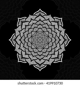 Mandala. Rund Ornament Muster auf schwarzem Hintergrund.