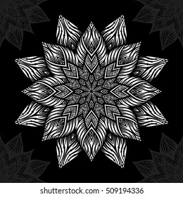 Mandala. Patrón de ornamento redondo sobre fondo negro.