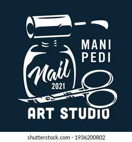 Tijeras de manicura, pulido o barniz en botella con cepillo para la barra de uñas y salón de belleza. Emblema para estudio fingernal o logotipo del servicio manicurista