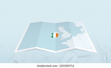 Mapa de Irlanda con la bandera de Irlanda en el contorno del mapa en un contexto abstracto de viaje. Ilustración de viaje.