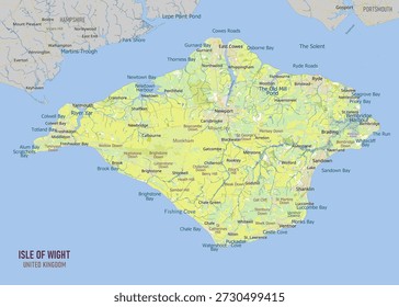 Mapa de la Isla de Wight en el Reino Unido. El mapa muestra varias ciudades, bahías y características geográficas de la isla