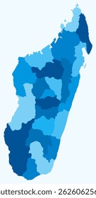 Karte von Madagaskar mit Regionen. Nur eine einfache Landkarte mit Regionseinteilung. Hellblaue Farbpalette. Flache Madagaskar Form mit administrativer Abteilung. Vektorgrafik.