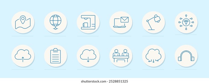 Conjunto de iconos de mapa y exteriores. Mapa de la Locación, globo con líneas de latitud, máquina de café, correo electrónico en el ordenador portátil, lámpara de escritorio, símbolo de Wi-Fi, icono de la nube, Portapapeles, Cargar de la nube, dos personas en un escritorio