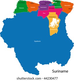 Karte der Republik Suriname mit den Bezirken in hellen Farben und die Hauptstädte.