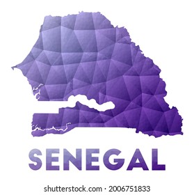 Mapa de Senegal. Baja ilustración policial del país. Diseño geométrico púrpura. Ilustración vectorial poligonal.