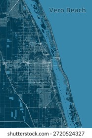 El mapa de Vero Beach, Florida, se presenta en tonos azules. El mapa muestra el diseño de la ciudad, incluidas las calles, las vías fluviales y las características costeras.