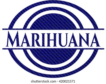 Marihuana-Abzeichen mit jean-Struktur