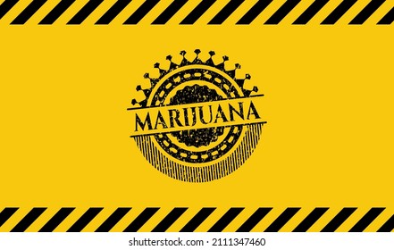 Marijuana im Inneren des Warnzeichens, schwarzes Grunge-Emblem. Vektorgrafik. Detaillierte Angaben. 