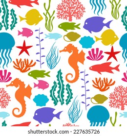 Marine life seamless pattern with sea animals.