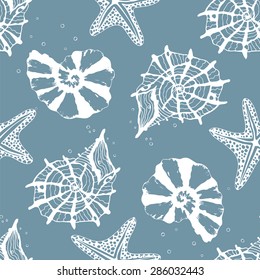 Marine seamless pattern with shells. Hand drawing.