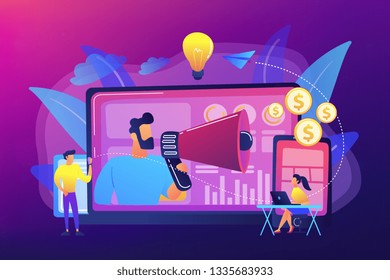 Marketer ofrece anuncios con megáfono y dispositivos. Marketing entre dispositivos, análisis de marketing entre dispositivos, concepto de estrategia sobre fondo ultravioleta. Ilustración aislada del vector violeta brillante brillante brillante brillante