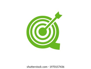 Marketing target vector with Q letter.  Shot target logo with Q letter vector eps