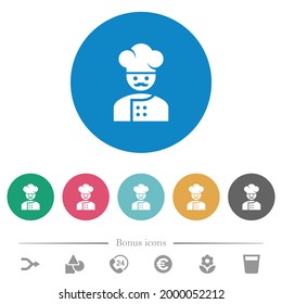 Chef maestro con bigote de iconos blancos planos sobre fondo de color redondo. 6 iconos de bonificación incluidos.