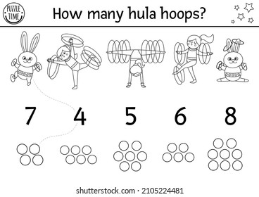 Coincide con los números juego de circo blanco y negro con gimnastas lindas y aros hula. Diversos programas de actividades matemáticas en línea para niños. Contando página de coloreo con conejo divertido y chica acróbata
