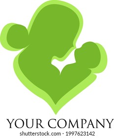 logotipo de maternidad con forma de amor y color verde para el bebé y la madre