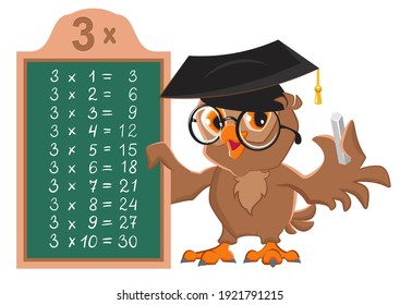 Tabla de multiplicación de la lección de matemáticas de 3 por números. El profesor de búho en la pizarra muestra una tabla de ejemplos de multiplicación. Ilustración de dibujos animados