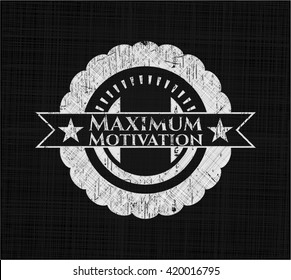 Emblema máximo de pizarra con motivos de motivación escrito en una pizarra