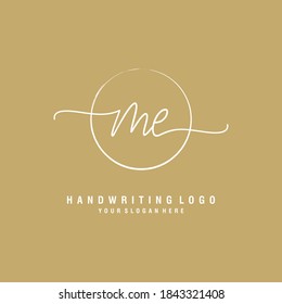 ME Modelo de logotipo de escritura a mano inicial vector