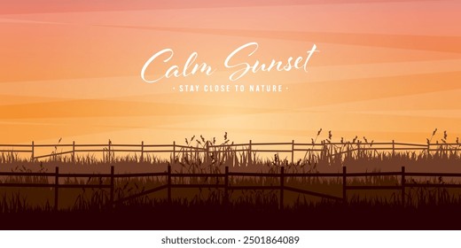 Siluetas de prado con césped y antigua valla de madera. Campo, paisaje rural de césped de verano panorámico con hierbas, malas hierbas. Agricultura y ganadería. Puesta de sol de verano en la naturaleza. Ilustración vectorial